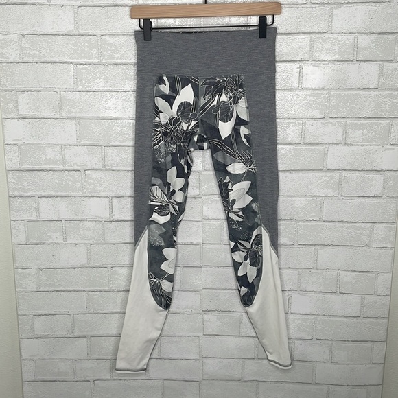 Athleta Grey and White Floral Leggings - Picture 2 of 14